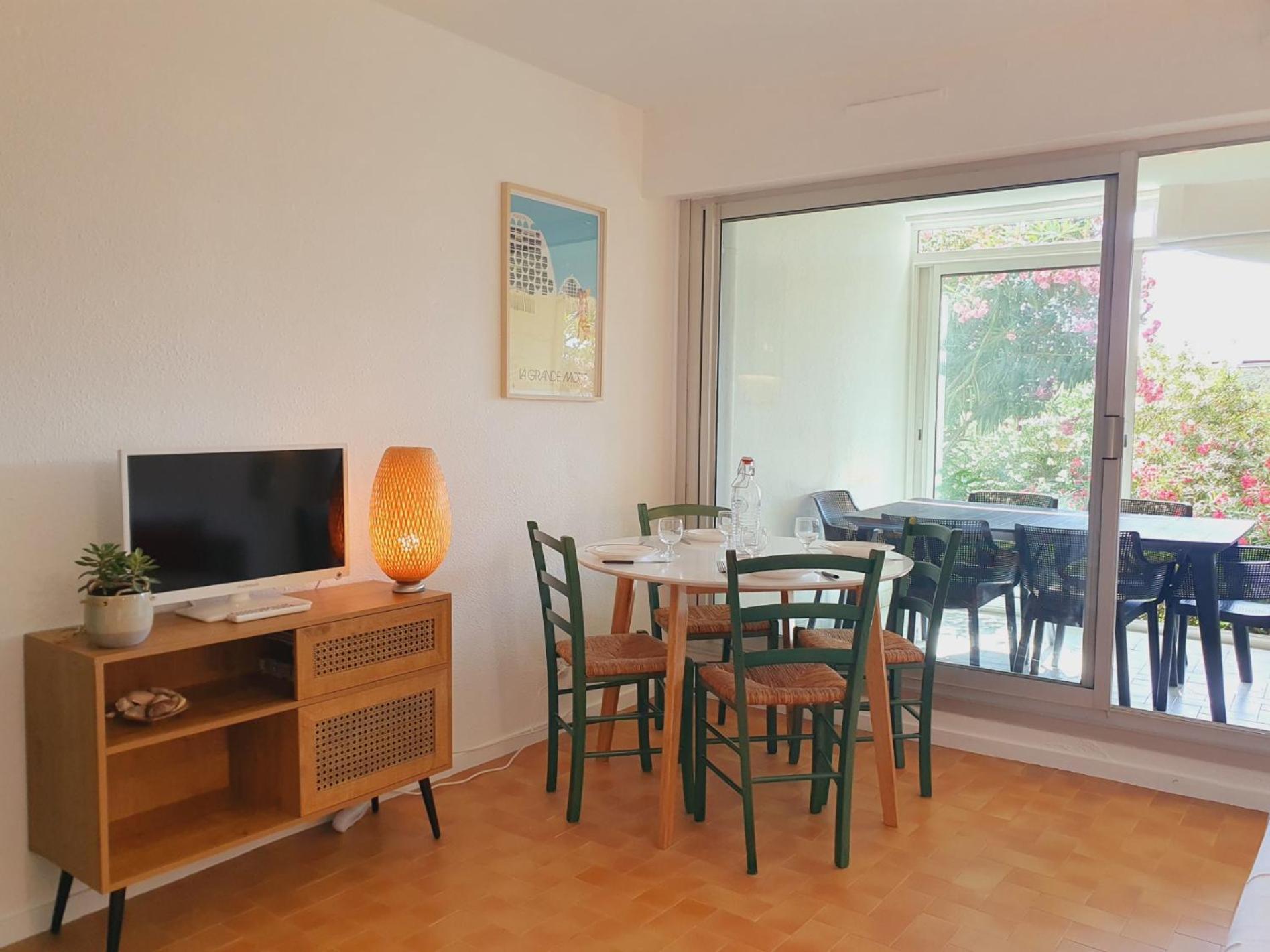 T2 Traversant Familial Cap Sud Parking Plages - Rossiconciergerie - Linge En Option La Grande Motte Luaran gambar